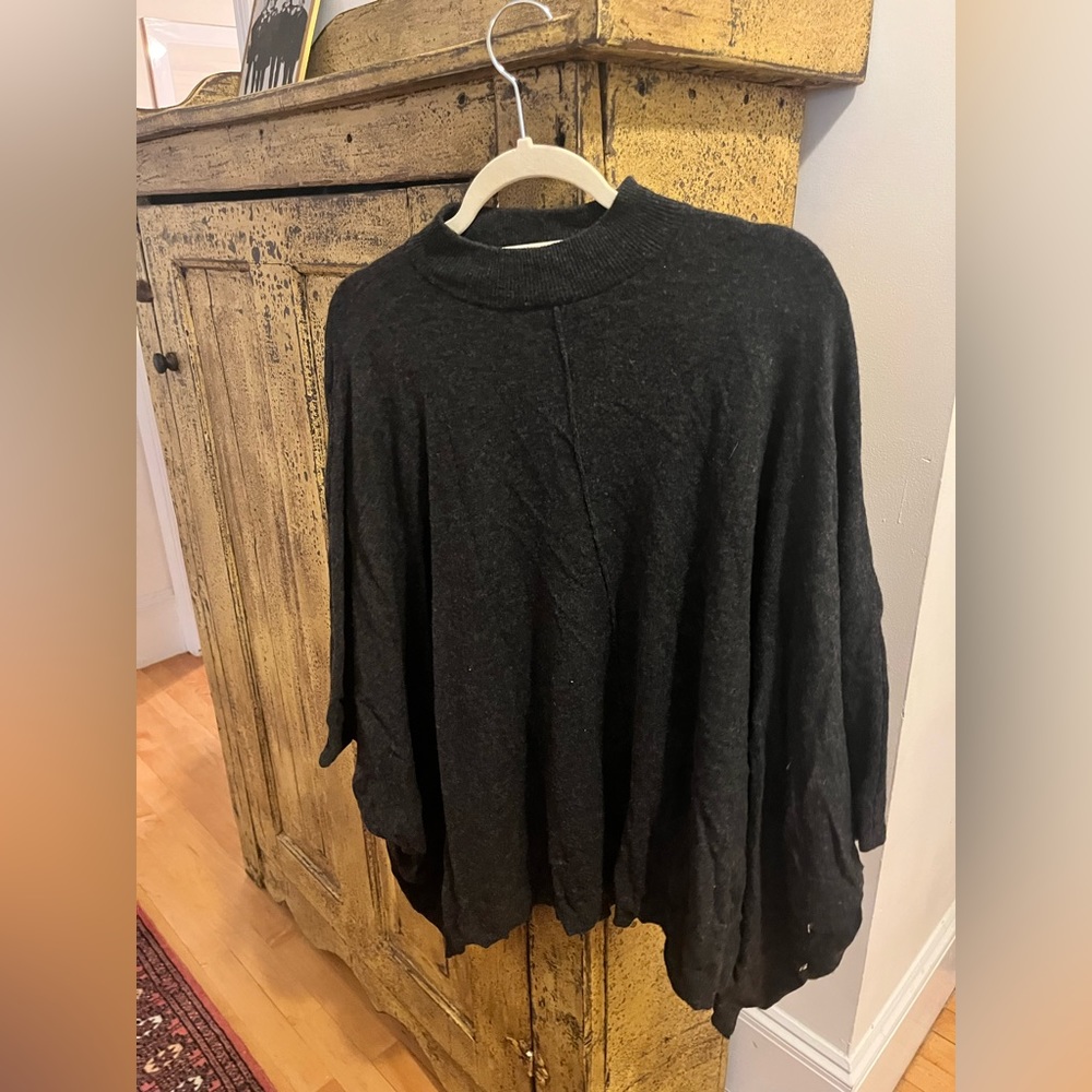 Gray autumn cashmere sweater. Like new. Beautiful design